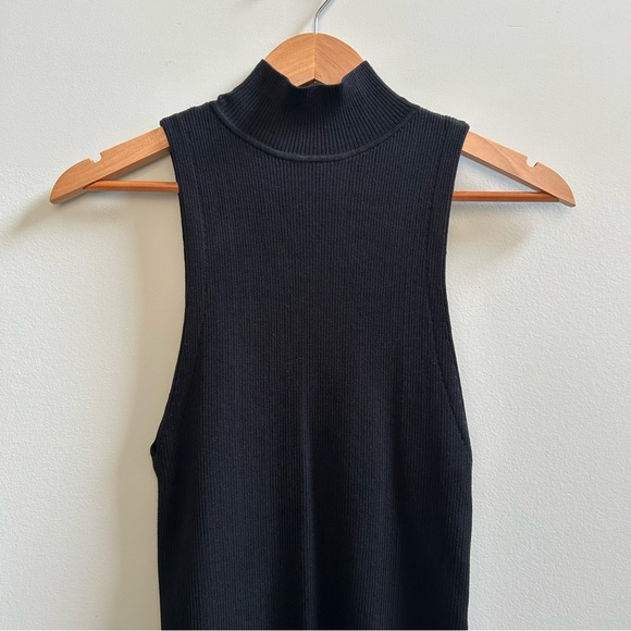NWT Alice + Olivia Darcey Turtleneck Sweater Tank In Black, Size L - Picture 3 of 9